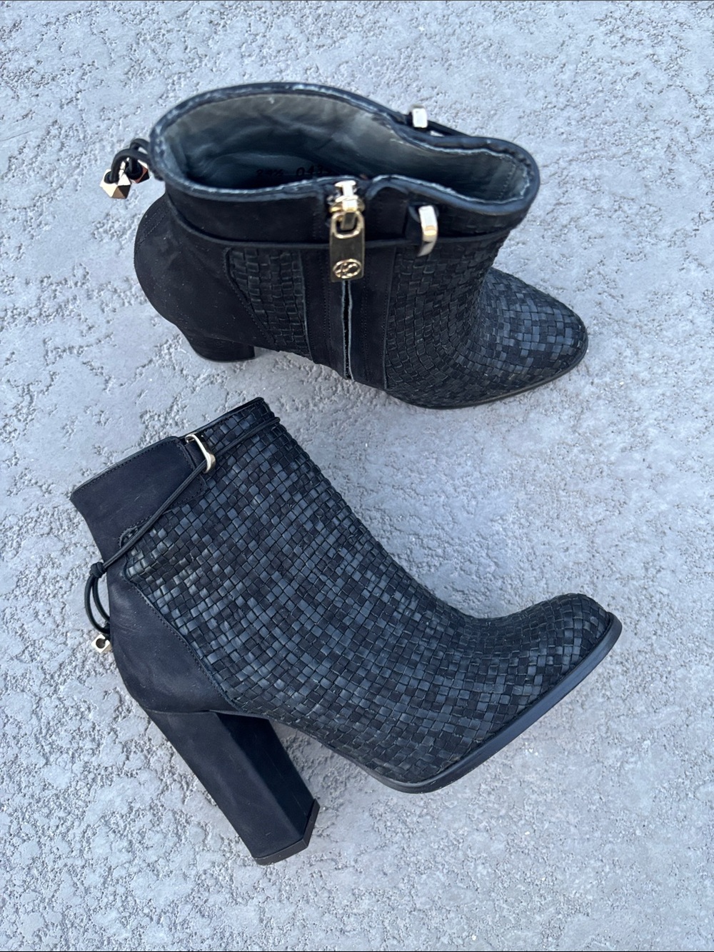 Franco Cuadra Black Woven Cowhide Leather Ankle Booties in Womens Size 7.5
